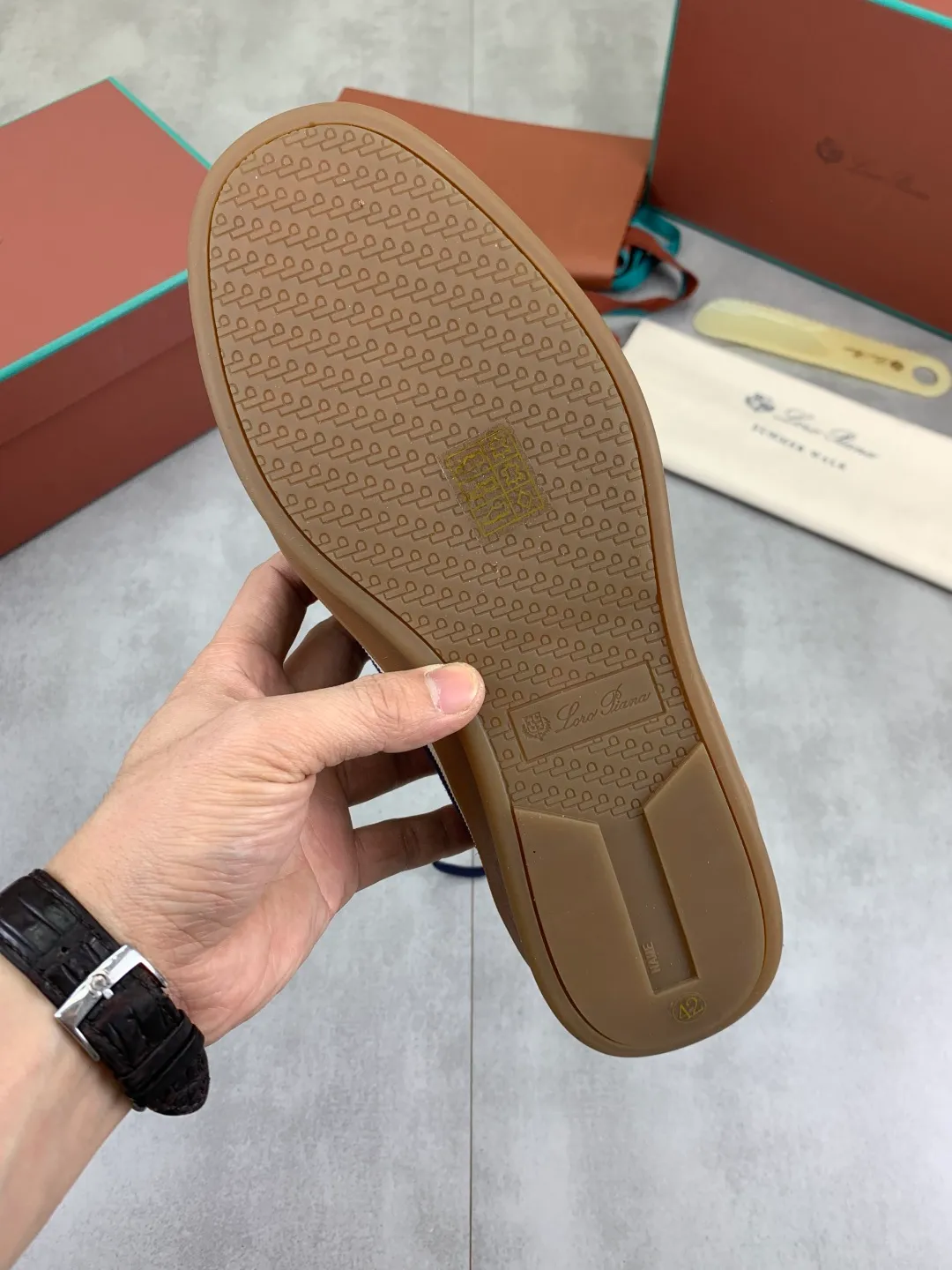 Men's men's shoes 💰P580 New model 💰 The latest casual shoes Loro Piana 💯 Top grade 💯 Buy the original copy 💯 Founded the existing Loro Piana company on April 24, 1924. It is the sixth generation of family operation, providing the best quality products to customers who are discerning about taste and quality. Imported original fly woven fabric with cowhide fabric, plain calfskin lining, hand-stitched thread with cowhide feet, original packaging, high-end outsole, size: 38-45 (customized for 46), 8️⃣ colors available